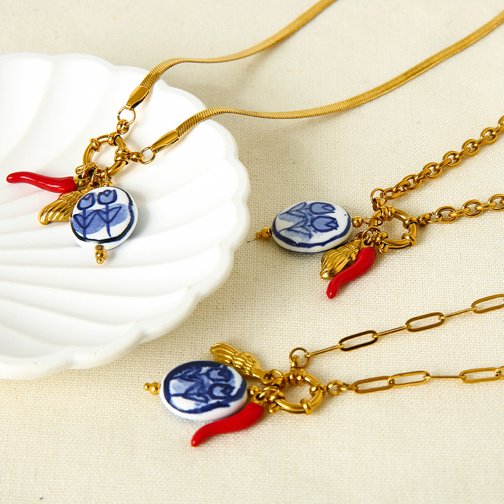 1 Piece Retro Flower Capsicum Stainless Steel  Women's Pendant Necklaces