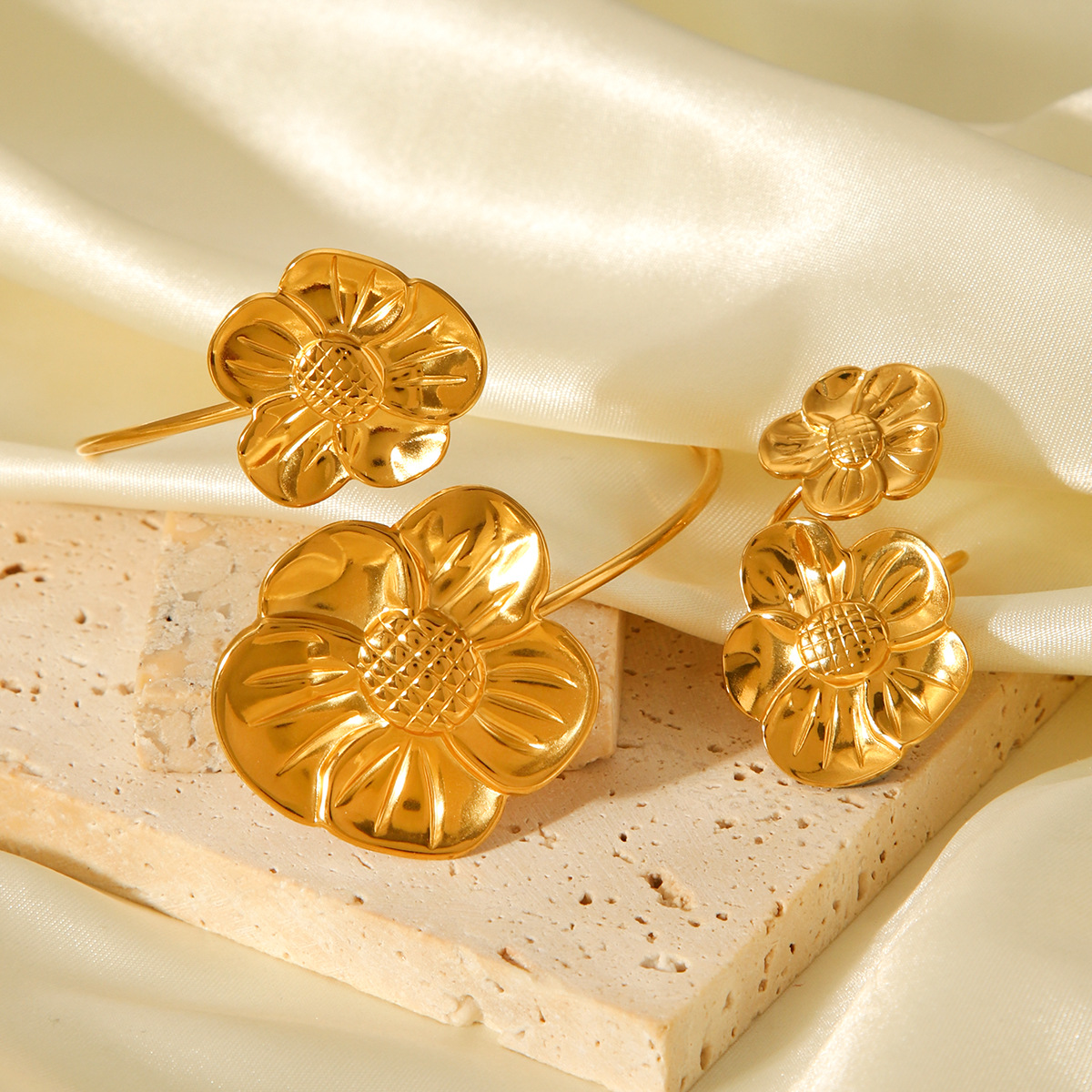 1 Piece Elegant Flower Stainless Steel Gold Color Women's Bangles Picture4