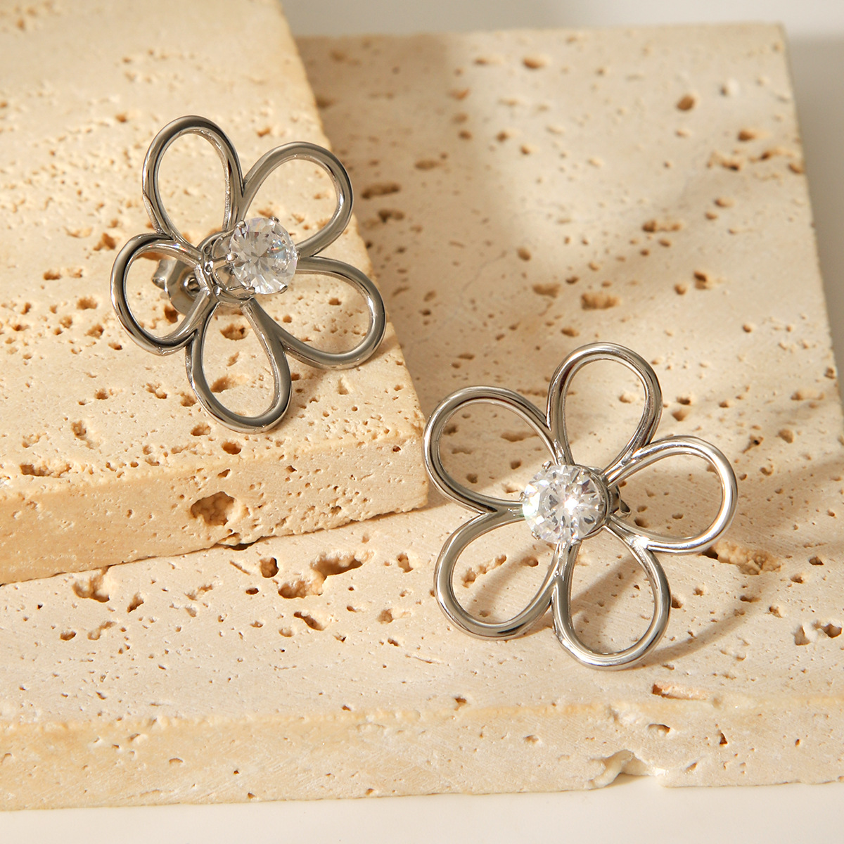 1 Pair Modern Flower Stainless Steel Gold Color Women's Stud Earrings Picture3