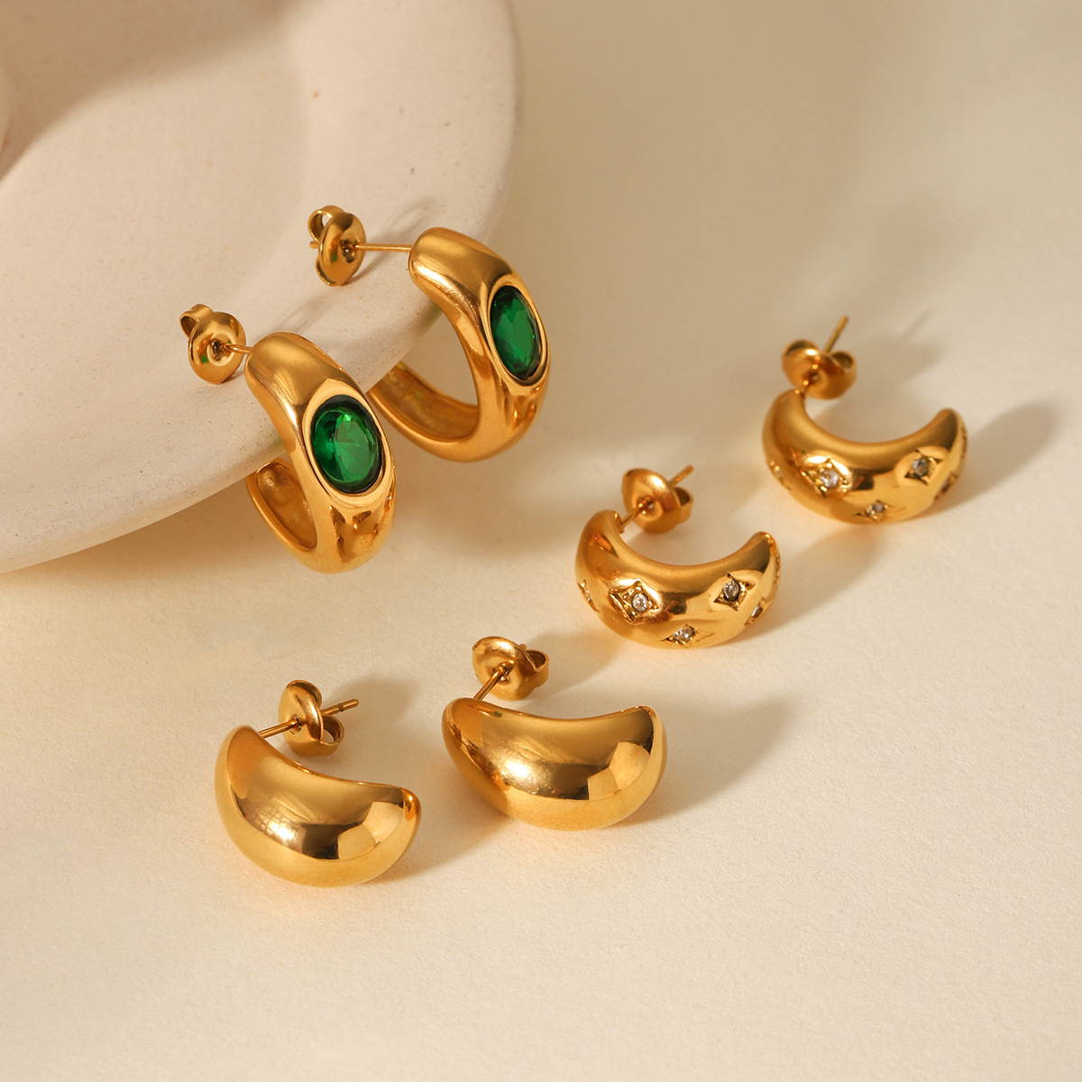 1 paire de boucles d&#39;oreilles à tige irrégulières en acier inoxydable couleur or et zircon pour femme