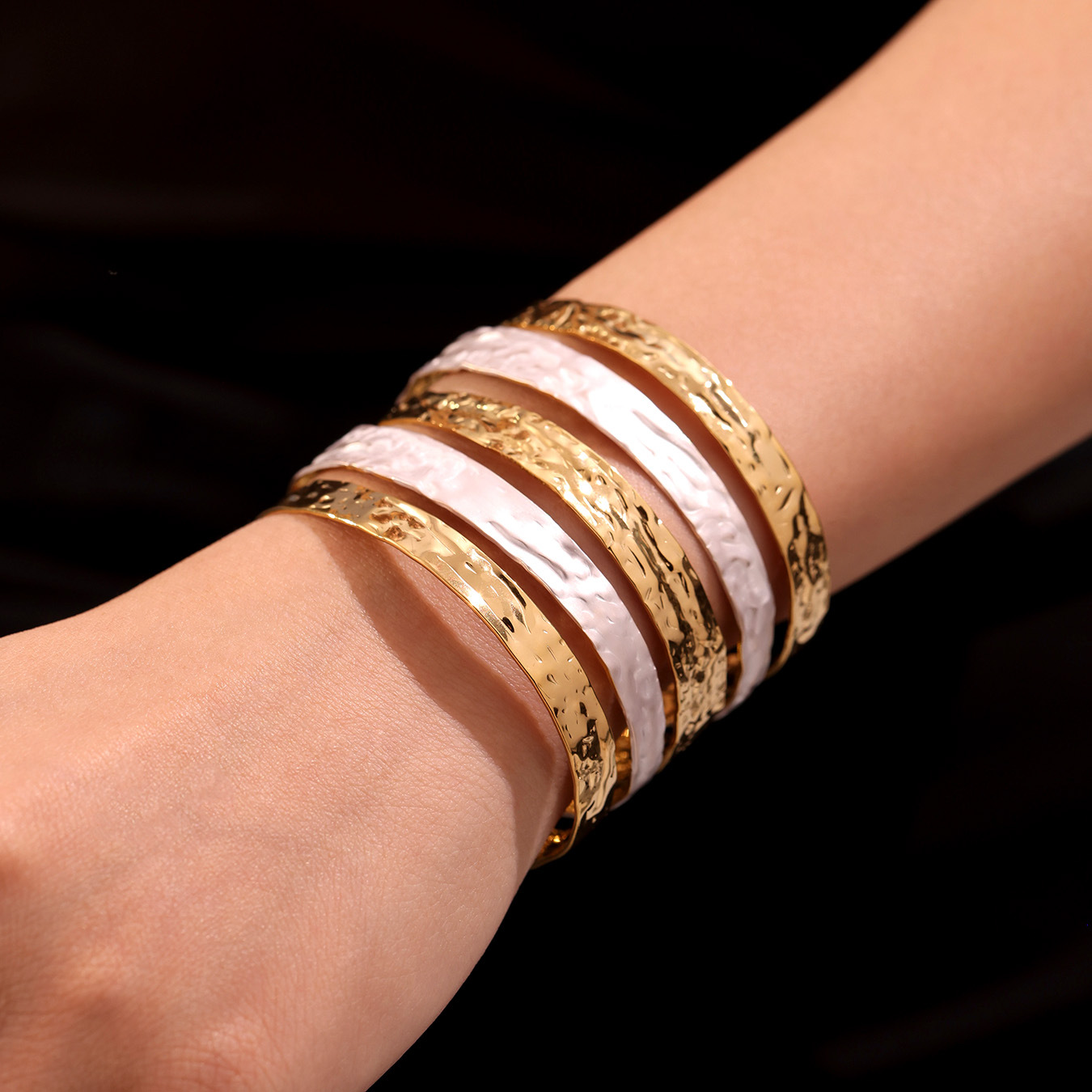 1 Piece Elegant Patchwork Stainless Steel Gold Color Women's Bangles Picture4
