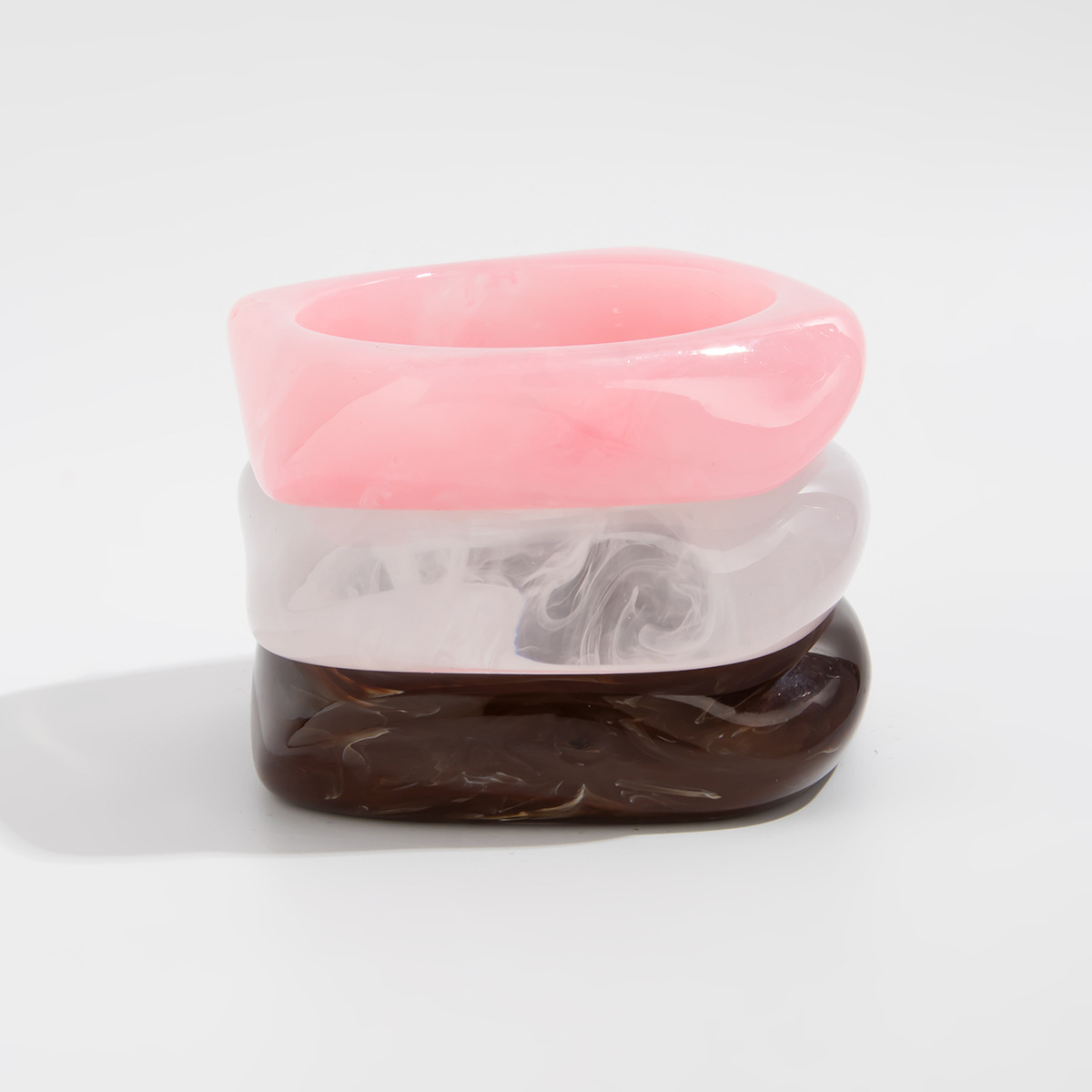 1 brazalete de resina con degradado de color y forma irregular retro. h5 Imagen5