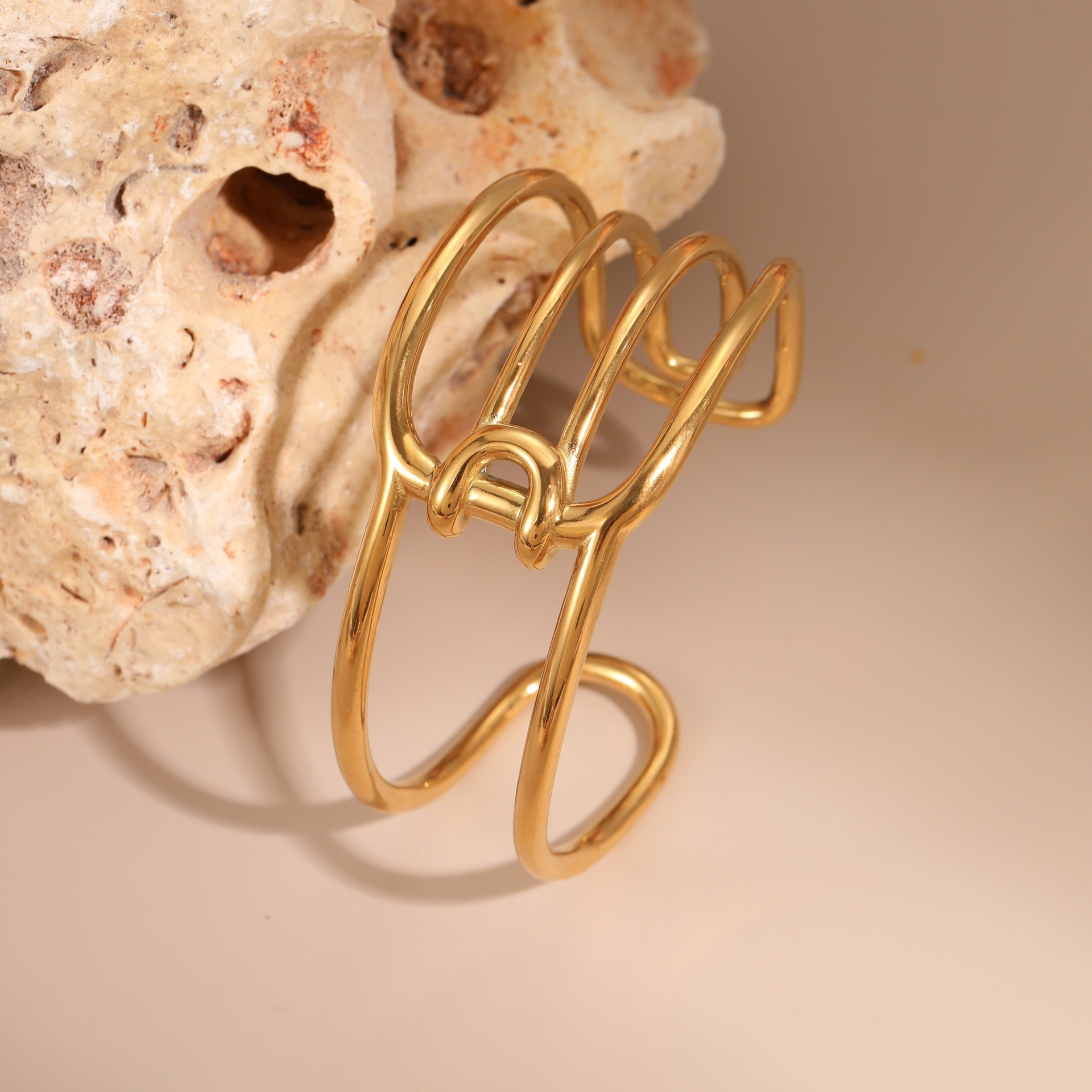 1 Piece Luxurious Series Elegant Heart Stainless Steel Cuff Bracelets Picture4