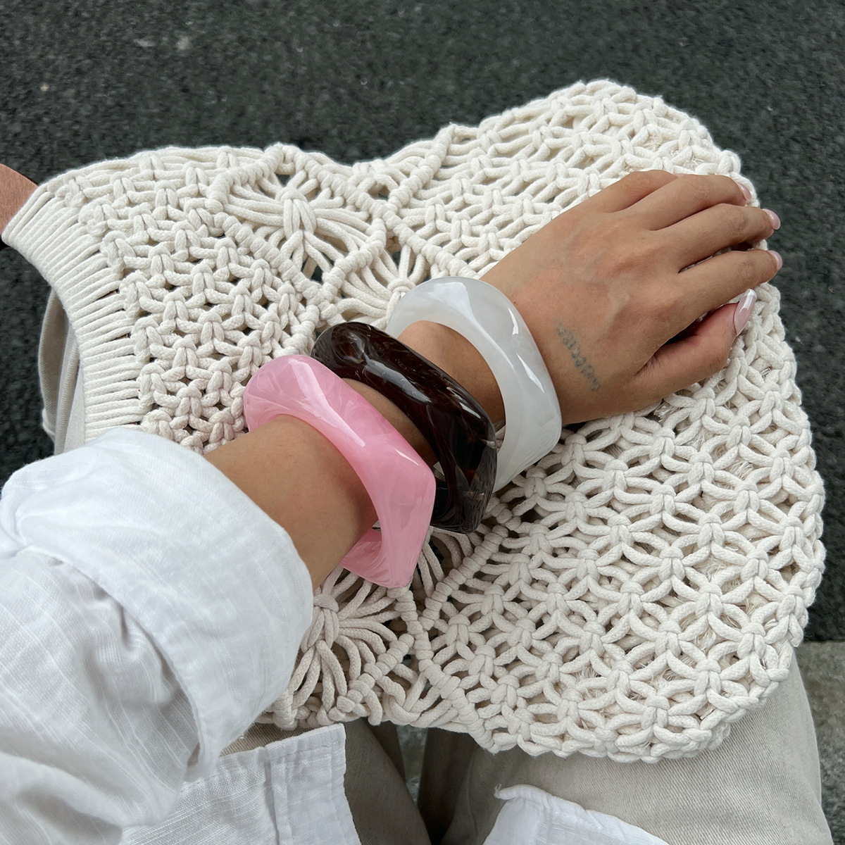 1 Piece Retro Irregular Shape Gradient Color Resin Bangle 2
