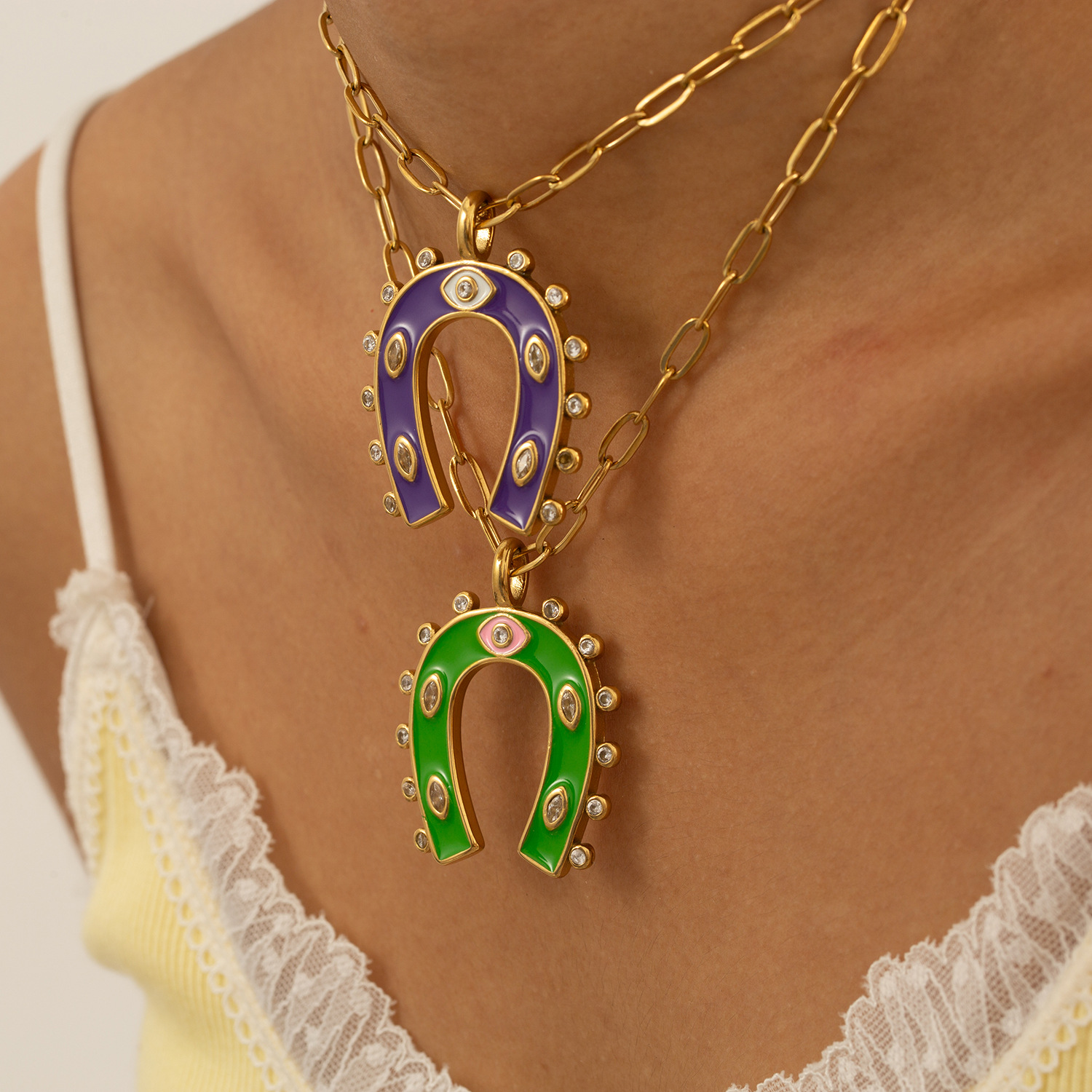 1 Piece Retro Horseshoe-shaped Stainless Steel Gold Color Women's Pendant Necklaces 2