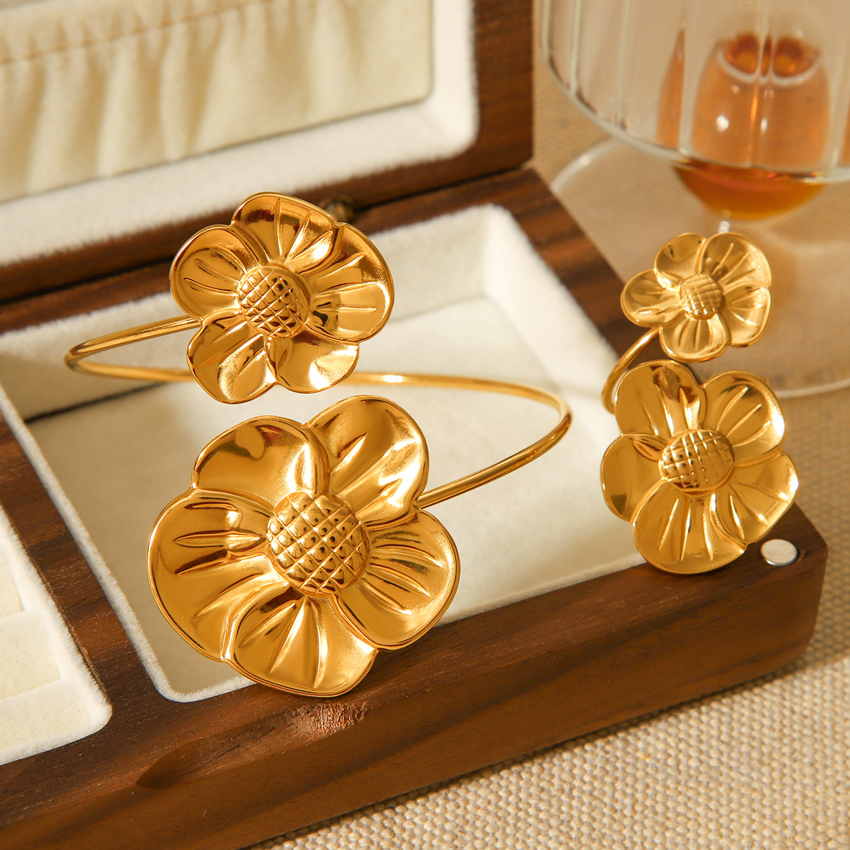 1 Piece Elegant Flower Stainless Steel Gold Color Women's Bangles Picture5